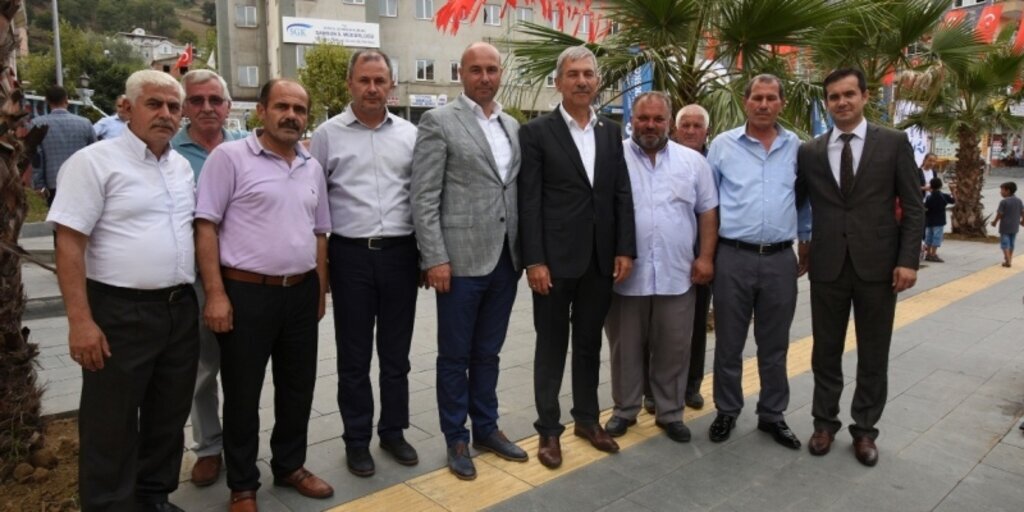 Tekkeköy’de Meydanda Bayramlaşma Geleneği