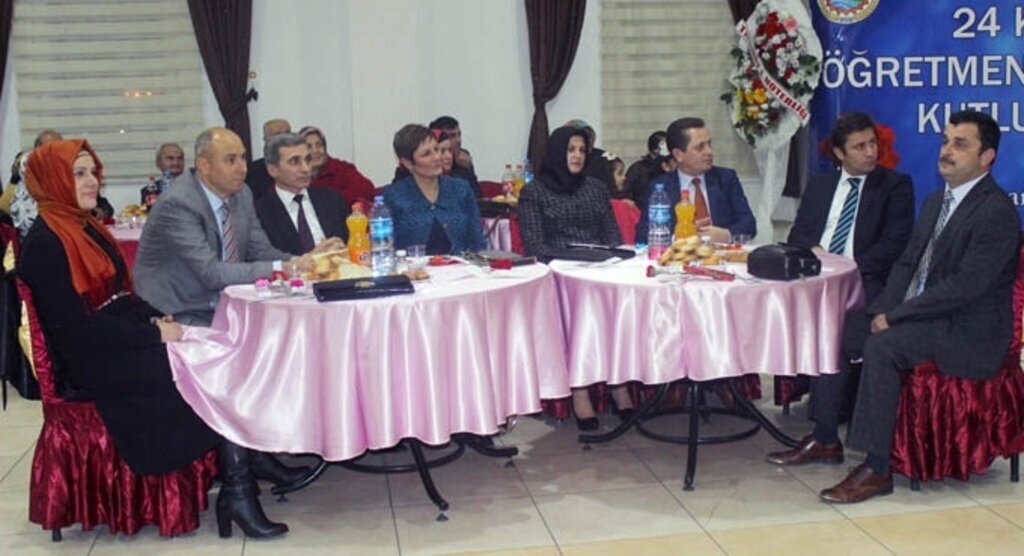 Tekkeköy'de muhteşem öğretmenler günü kutlaması