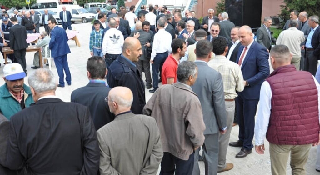 Tekkeköy'de şölen havasında bayramlaşma