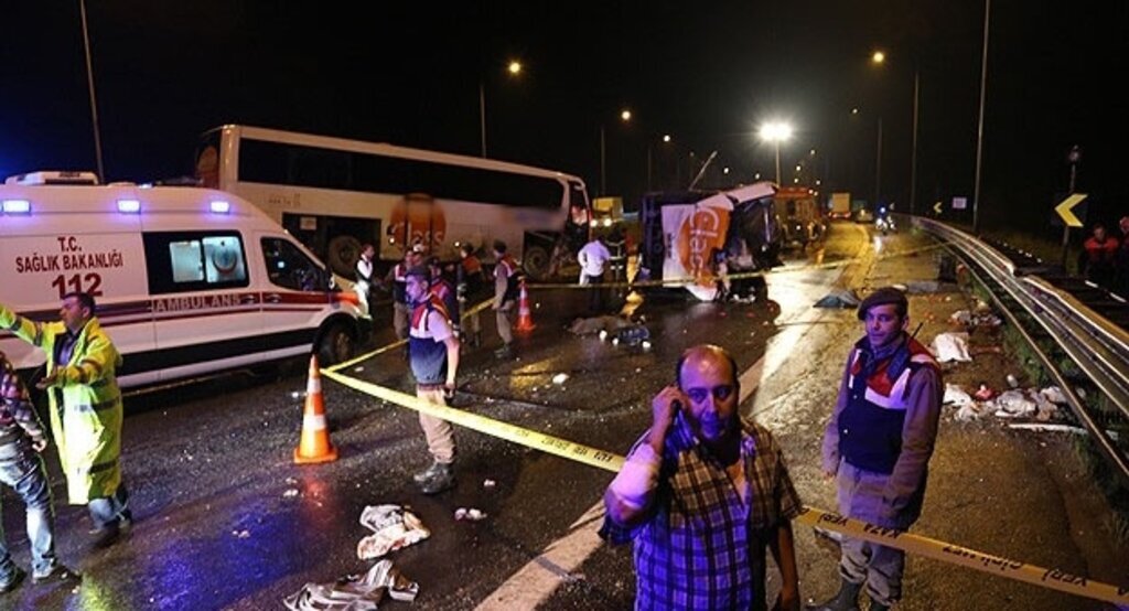 TEM'de kaza: 6 ölü, 37 yaralı