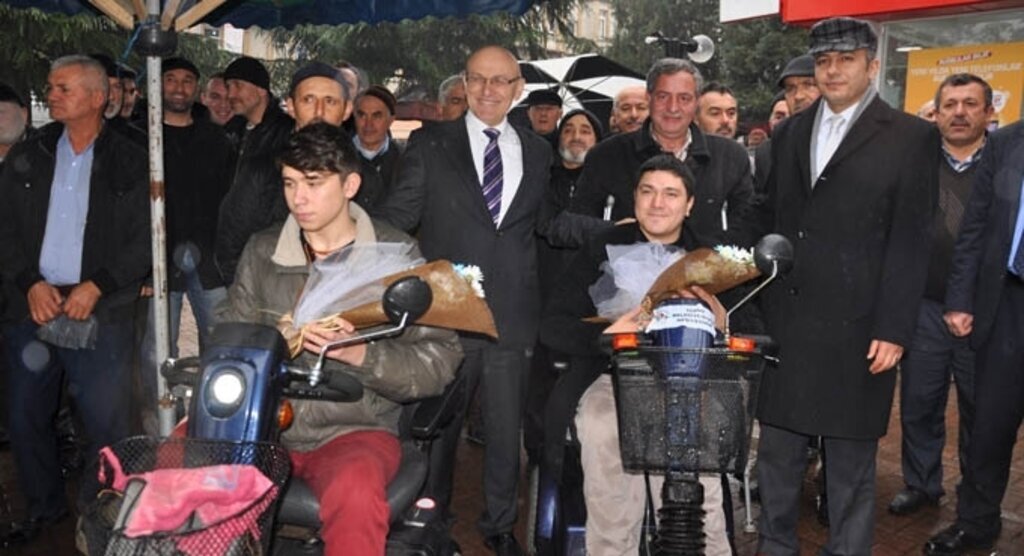 Terme Belediye Başkanı Şenol Kul'dan engellilere destek