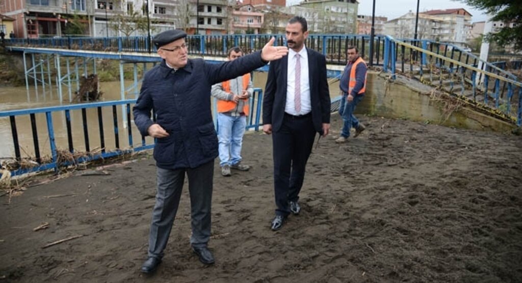 Terme Belediyesi selin yaralarını sarıyor