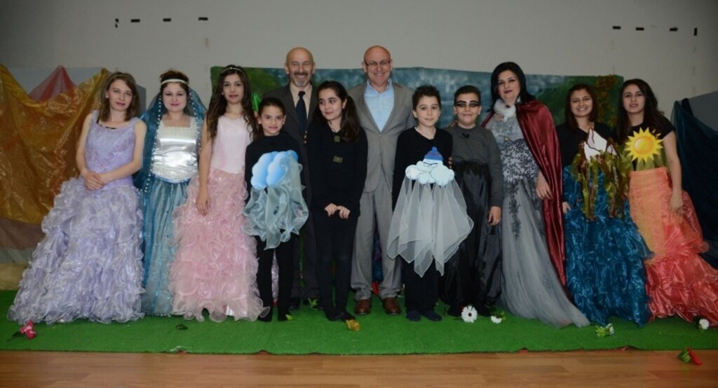 Terme’de çocuklar tiyatro ile eğlendi