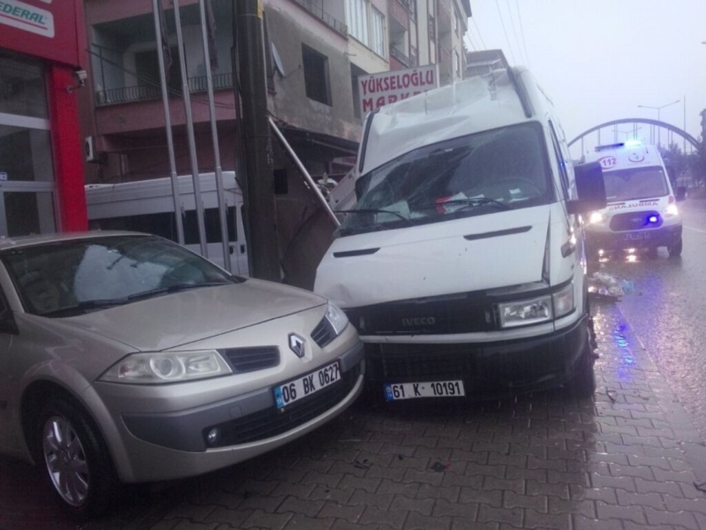 Terme'de trafik kazası: 1 yaralı