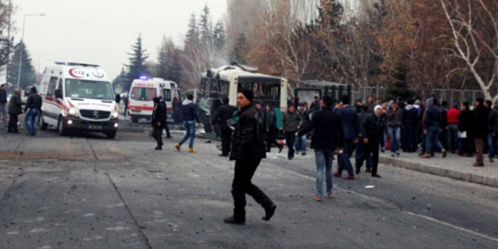 Terör olaylarını çocuklara nasıl anlatmalıyız?