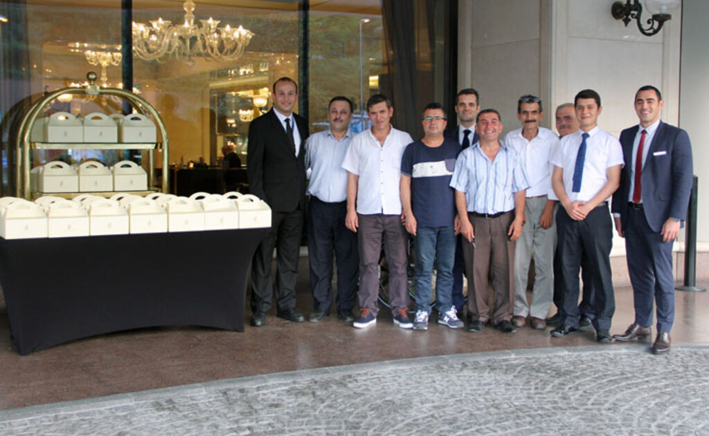 The Ritz-Carlton, İstanbul’dan Taksicilere Sürpriz İftar