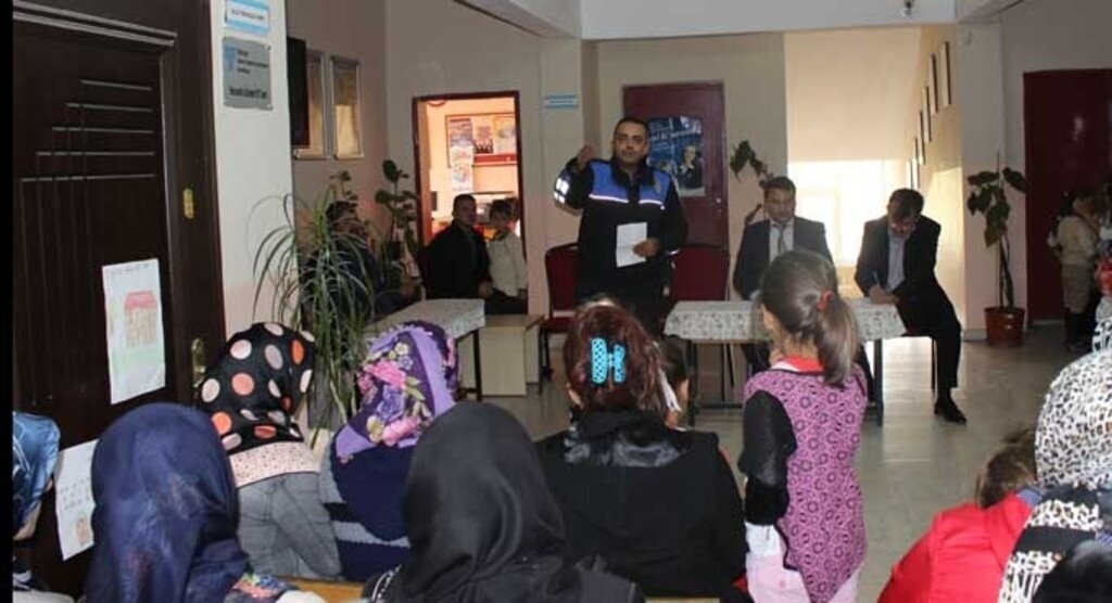 Toplum Destekli Polisten velilere bilgilendirme