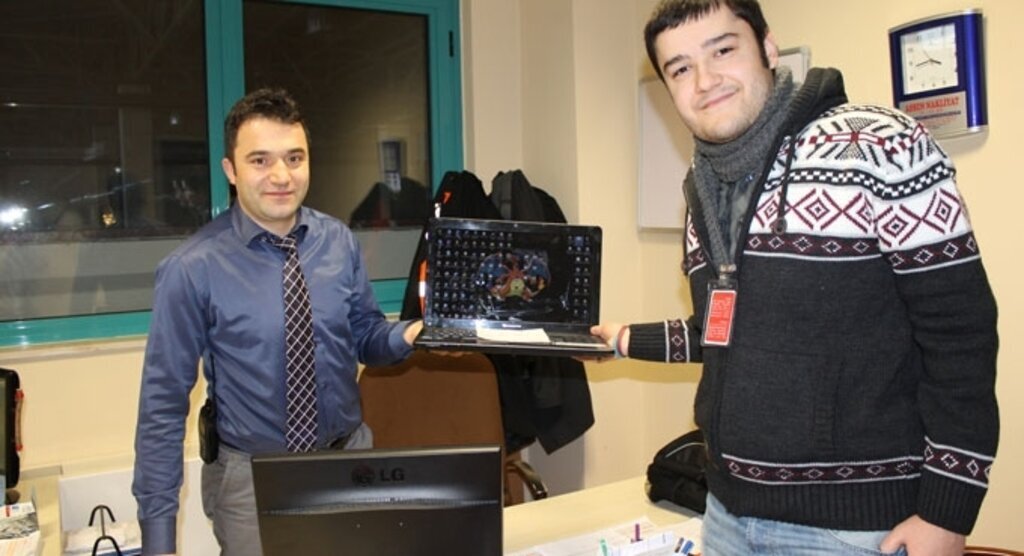 Tramvayda unutulan eşyalar sahiplerine teslim ediliyor