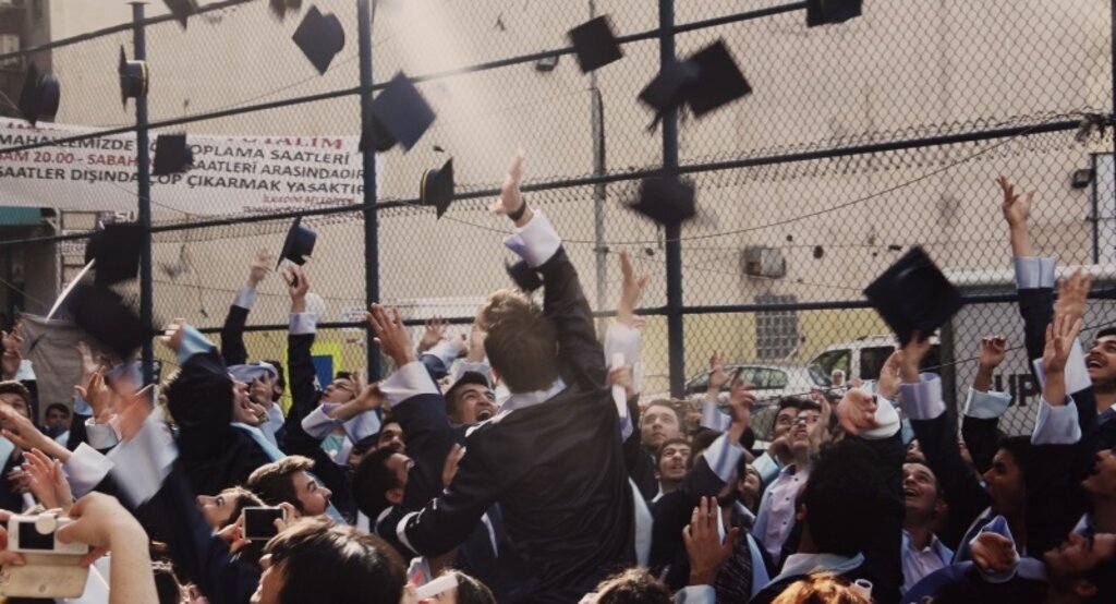 Tülay Başaran Anadolu Lisesi’nde mezuniyet coşkusu