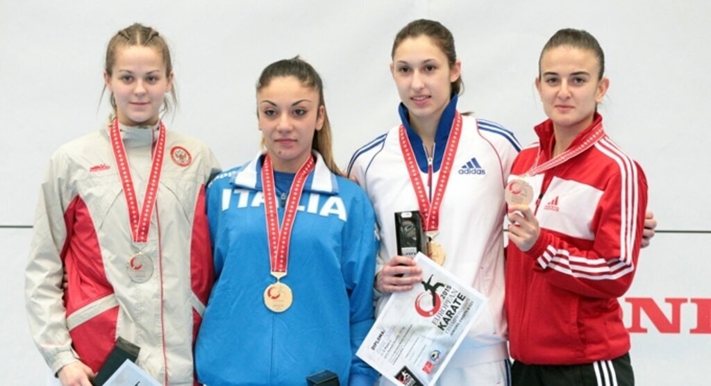 Türk Karateciler Zürih'te 12 madalya kazandı