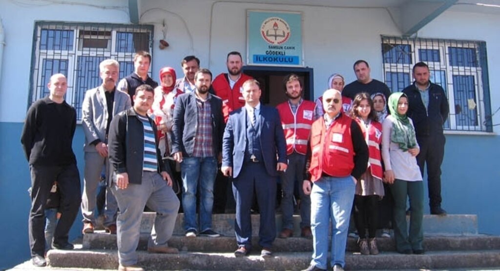Türk Kızılayı Canik Şube'den öğrencilere diş macunu