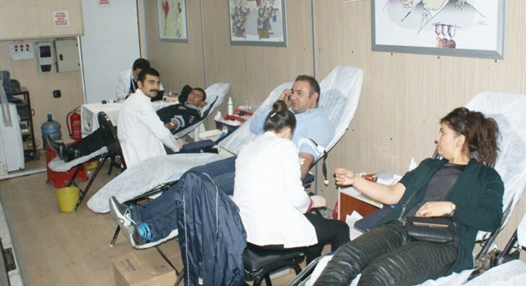 Türk Kızılayı kan bağışı tırı Vezirköprü'de