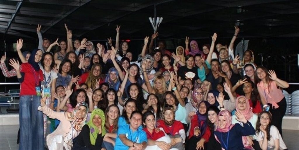 Türkiye 14 ülkeden gelen gençleri misafir edecek