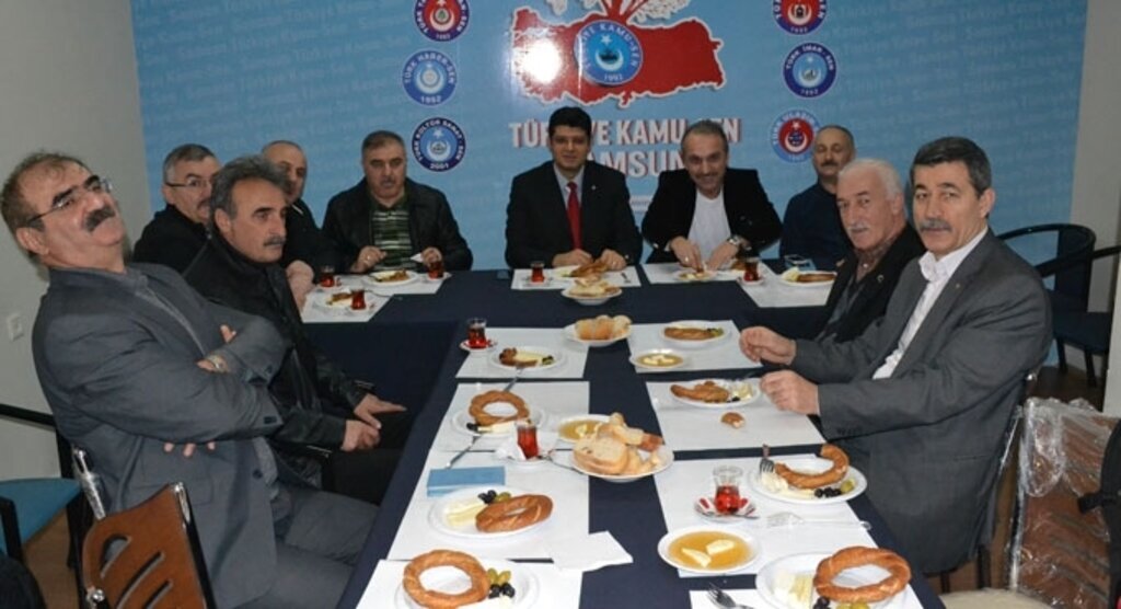 Türkiye Kamusen Samsun İl Temsilciliği'nden basın mensuplarına kahvaltı