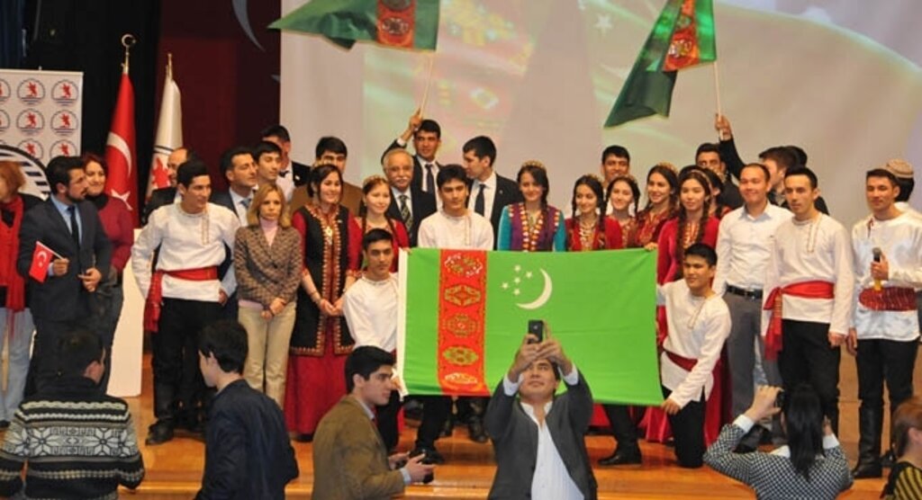Türkmenistanlı öğrenciler özgürlük gününde buluştu
