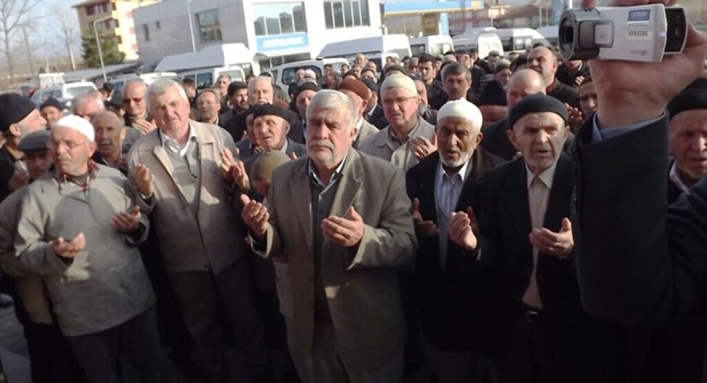 Umre kafilesi kutsal topraklara uğurlandı