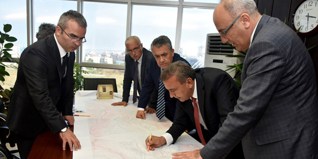 Üniversiteye çıkacak raylı sistem projesi görüşüldü