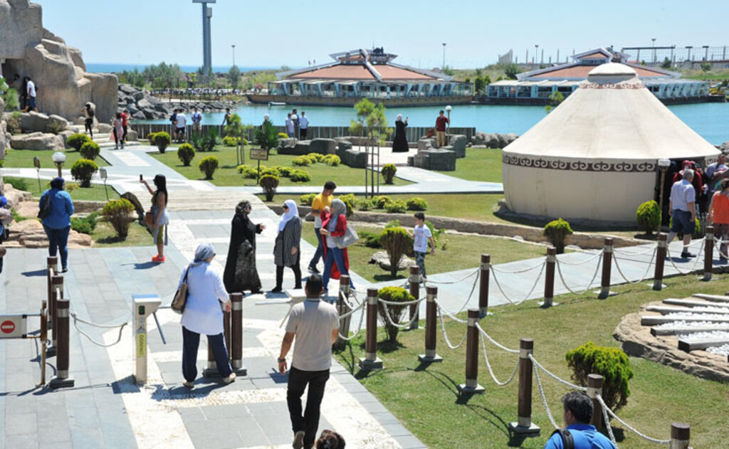 Ürdün'den direk uçuşla Samsun'a geldiler, Başkan Yılmaz'ı alkışladılar