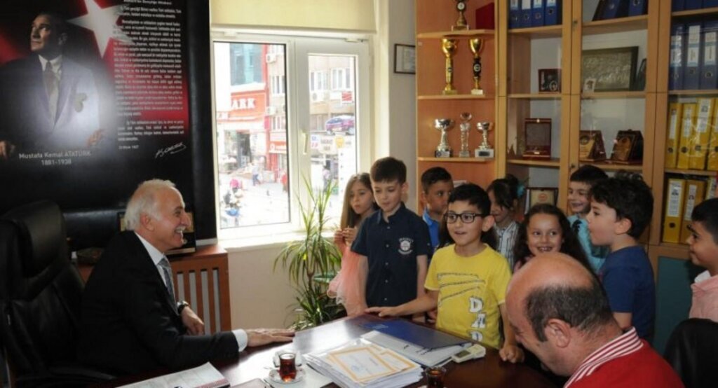 Vali Şahin'nin 2014-2015 eğitim öğretim yıl sonu mesajı