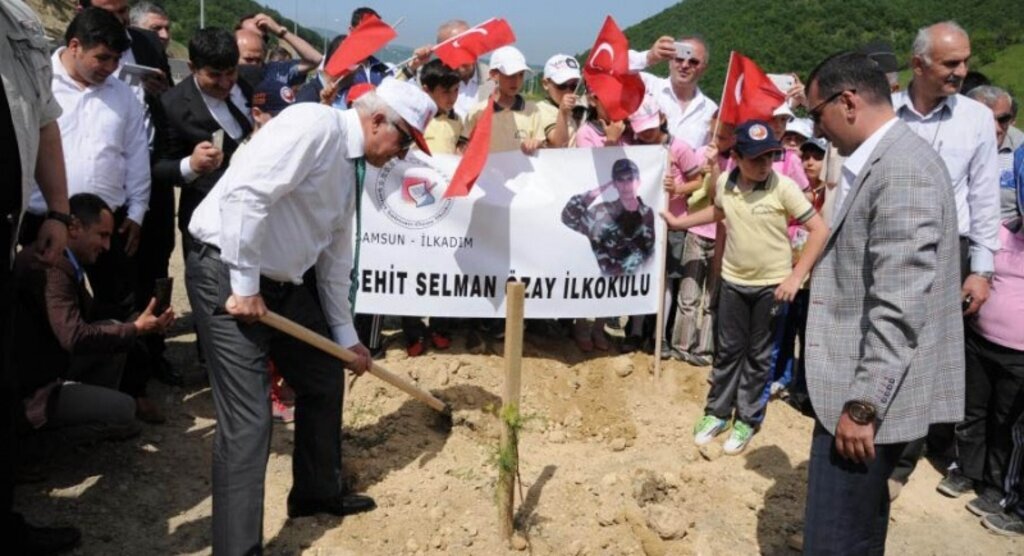 Vali Şahin Dul ve Yetimler Derneği hatıra ormanına fidan dikti