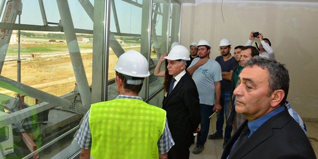 Vali Şahin Samsun 19 Mayıs Stadyumu'nda incelemelerde bulundu