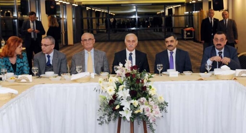 Vali Şahin'den Mülki İdare Amirleri'ne yemek