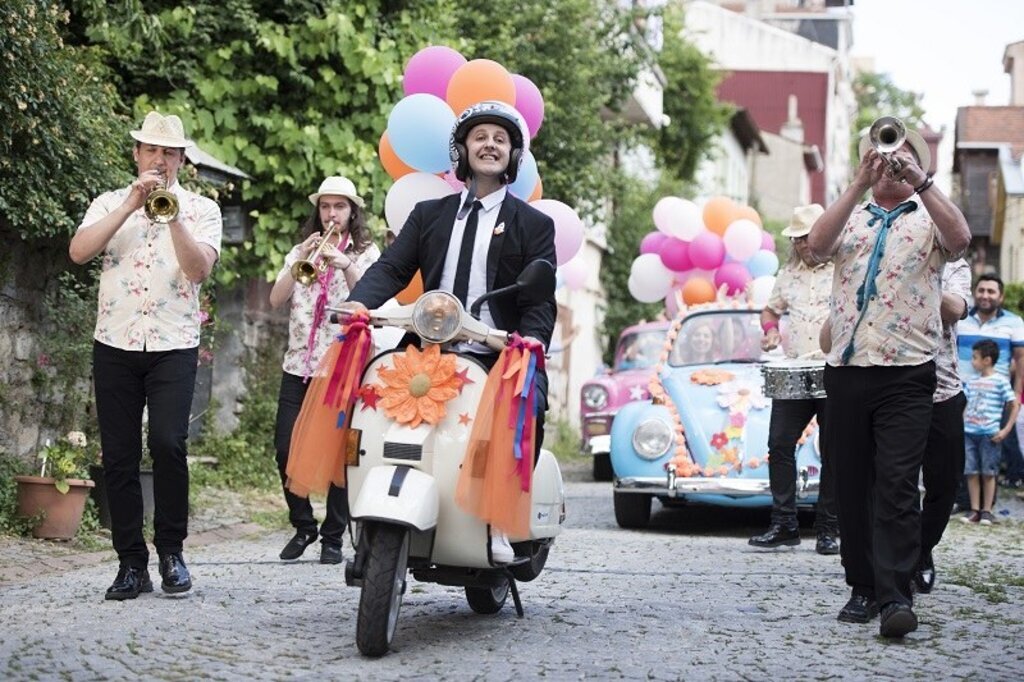 Varmısınız yok musunuz ne zaman başlıyor?