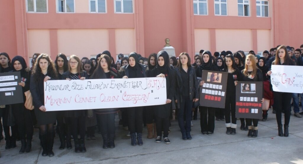 Vezirköprü'de Özgecan Aslan'ın öldürülmesi protesto edildi