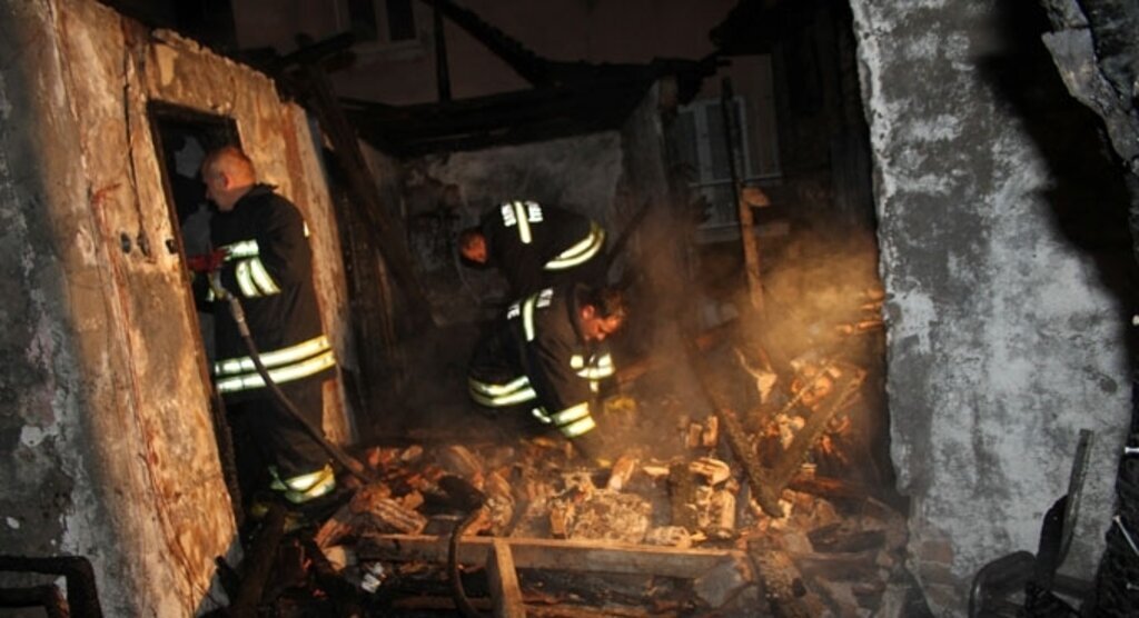 Yanan evde ceset bulundu