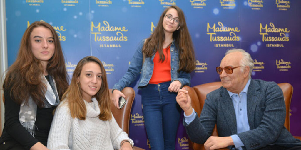 Yaşar Kemal’in balmumu figürü İstanbul Kitap Fuarı’nda yoğun ilgi gördü