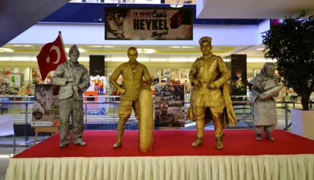 Yeşilyurt AVM'de Canlı Heykel Sergisi