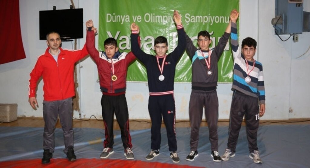 Yıldızar Grekoromen ve bayanlar güreş il birinciliği sona erdi