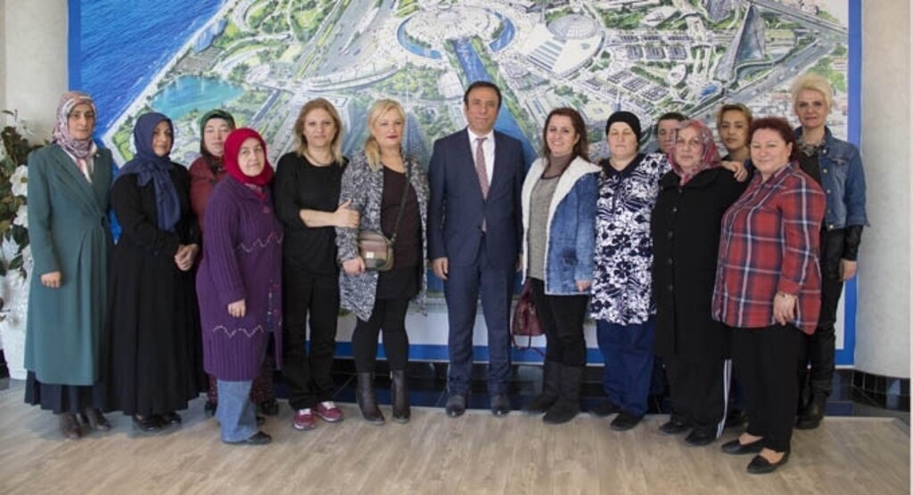 Yönetime kadın eli değmeli