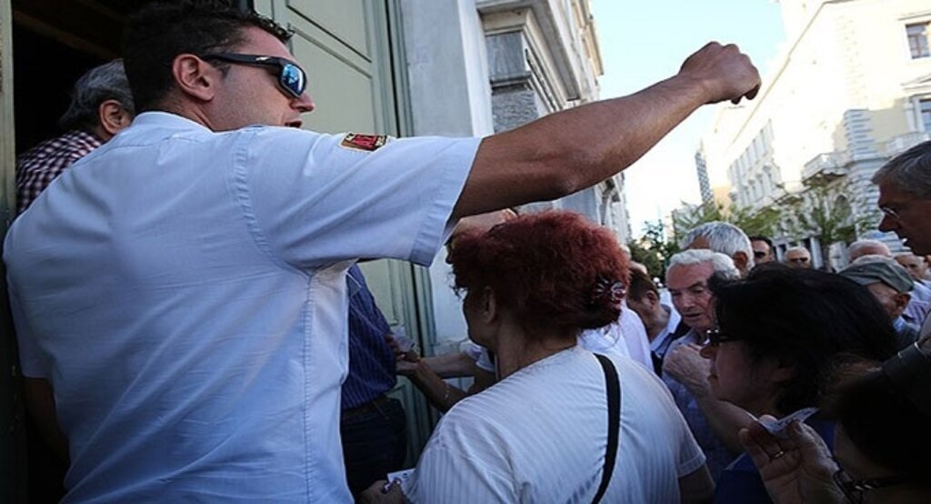 Yunan halkı bankalara koştu