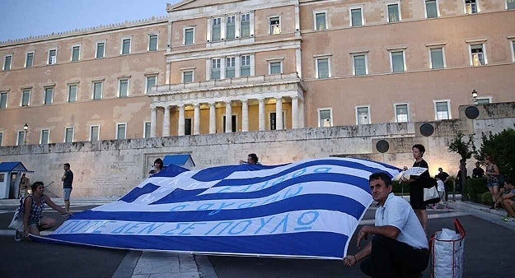 Yunanistan ekonomistleri ikiye böldü