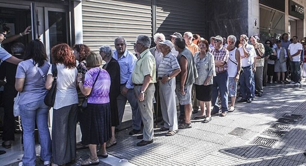 Yunanistan'da bankalar 13 Temmuz'a kadar kapalı