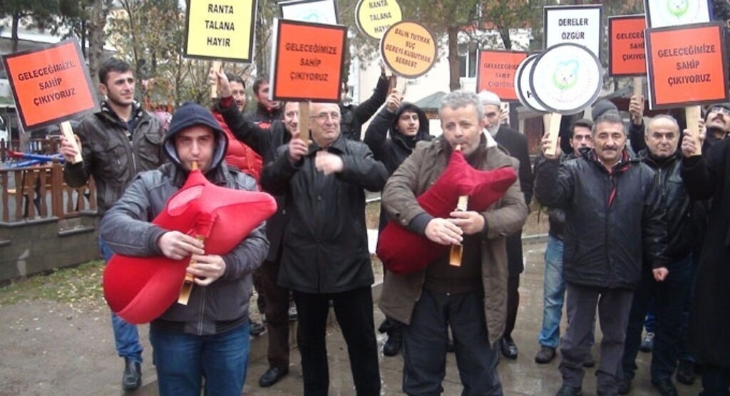 Yusufeli'nde HES'ler protesto edildi