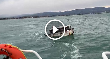 Samsun'da fırtına tekneyi sürükledi!