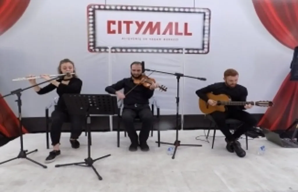 CityMall AVM'de müzik dinletisi dinleyenların kulaklarının pasını sildi!