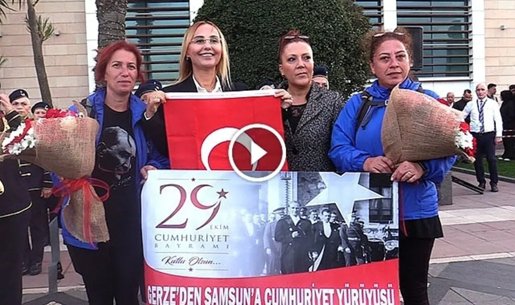 Cumhuriyet kadınları Gerze'den Atakum'a yürüdü